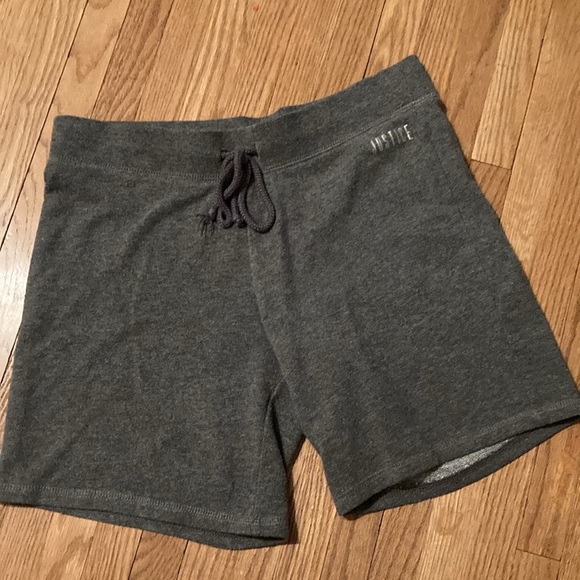 Size 14 lot. Two shorts and one tank. - Picture 6 of 7